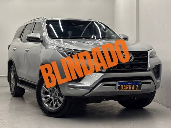 TOYOTA HILUX SW4 2.8 D-4D TURBO DIESEL SRX 4X4 AUTOMÁTICO